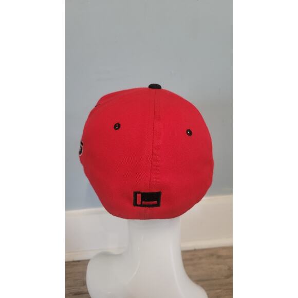 Vintage FUBU 05 Red Black Fitted Hat Two-Tone Logo Cap Y2K Streetwear Size Large - Picture 3 of 8